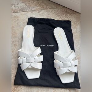 SAINT LAURENT
Tribute White Leather Flat Sandals 40
